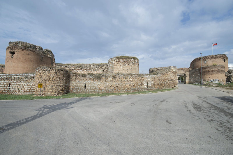 Iznik Wall at Yenisehir Gate october 2018 8231.jpg