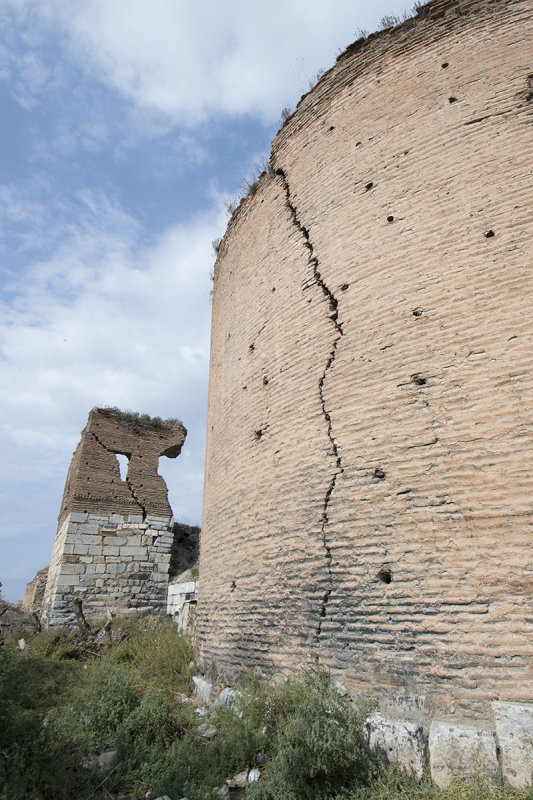 Iznik Wall East side to Lefke Gate october 2018 8244.jpg