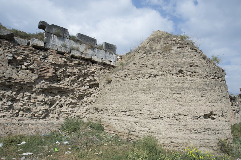 Iznik Wall East side to Lefke Gate october 2018 8245.jpg
