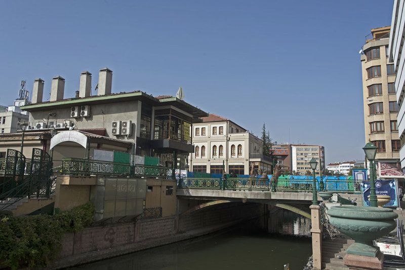 Eskisehir Along River october 2018 8544.jpg