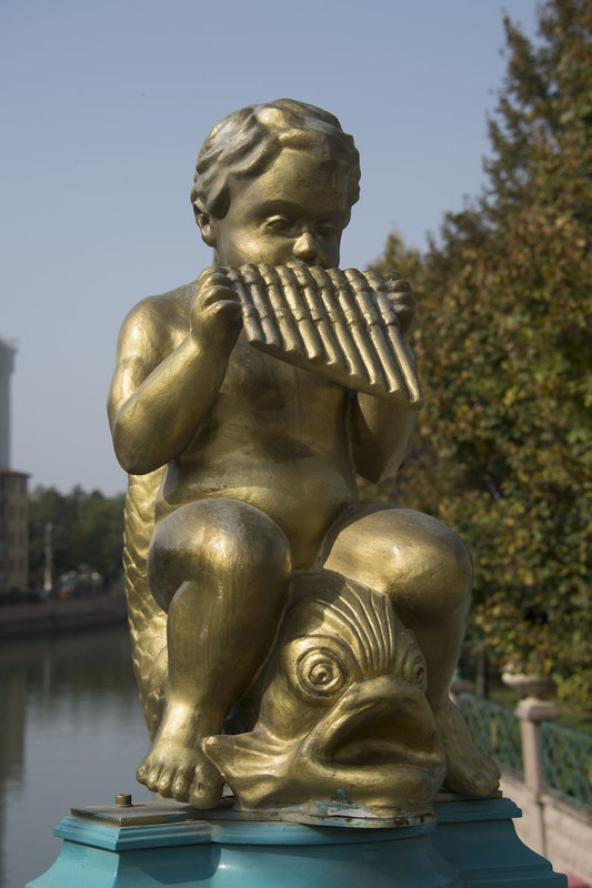 Eskisehir Along River october 2018 8560.jpg
