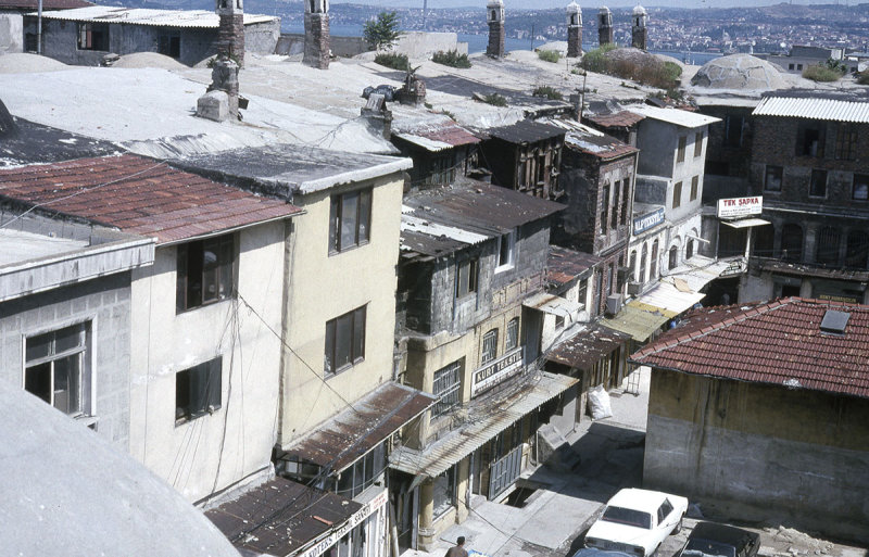 Istanbul Big Valide Han and roof 93 285.jpg