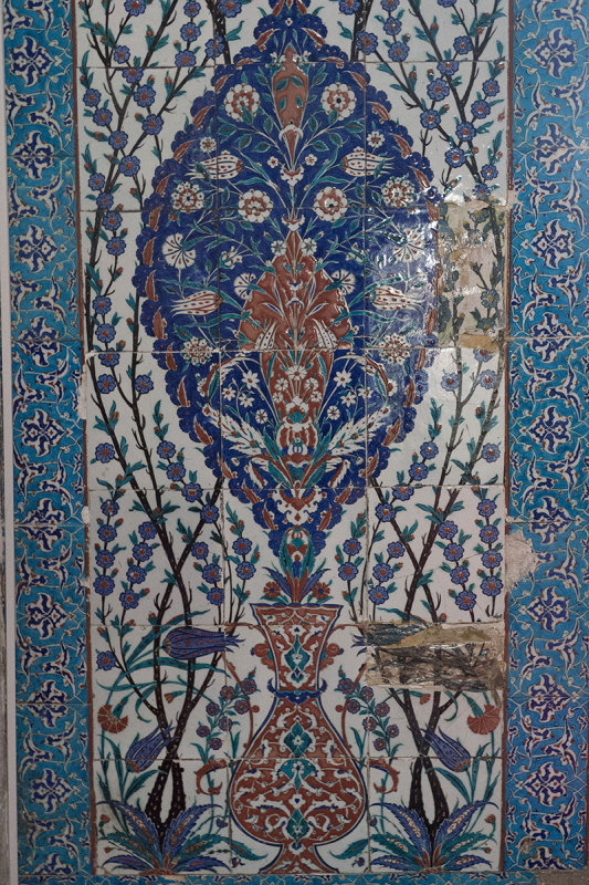 Istanbul Atik Valide Mosque dec 2018 9563.jpg