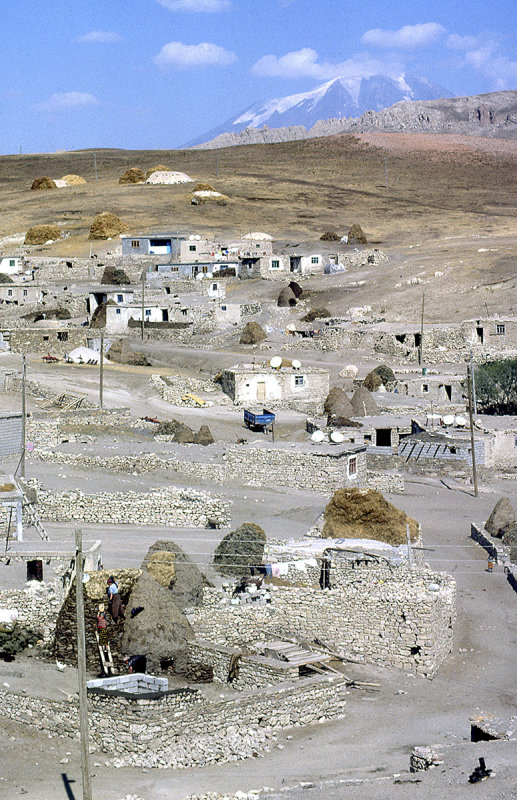 Doğubeyazit dusty village 3b