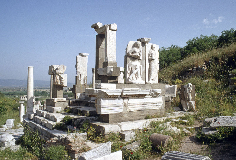 Efes monument