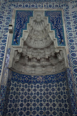 Istanbul Roxelane Mausoleum march 2017 3632.jpg
