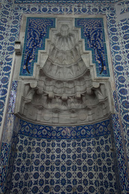 Istanbul Roxelane Mausoleum march 2017 3632.jpg