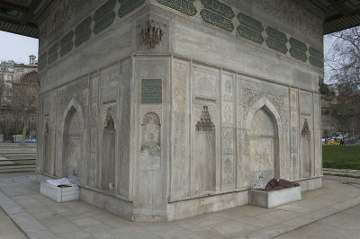 Istanbul Tophane Square fountain march 2018 5107.jpg