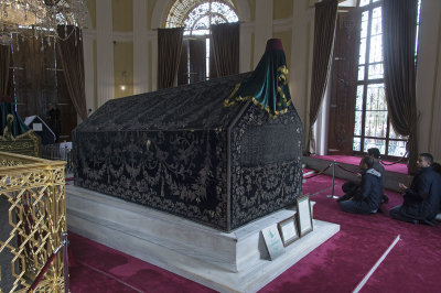 Istanbul At Mahmut II grave march 2018 5279.jpg
