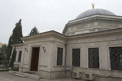 Istanbul At Mahmut II grave march 2018 5289.jpg