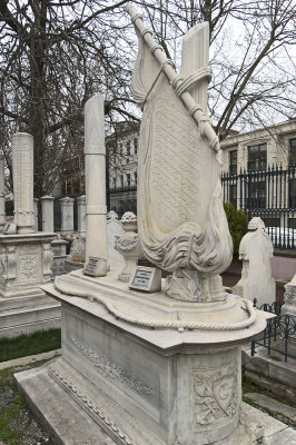 Istanbul At Mahmut II grave march 2018 5295.jpg