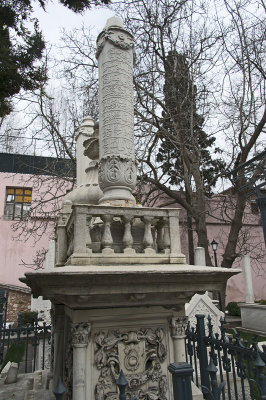 Istanbul At Mahmut II grave march 2018 5297.jpg