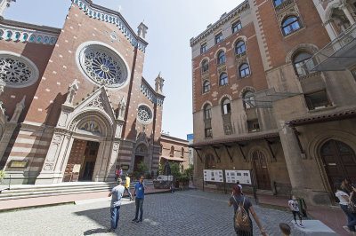 Istanbul Along Istiklal Caddesi Sent Antuan Kilisesi june 2018 6736.jpg