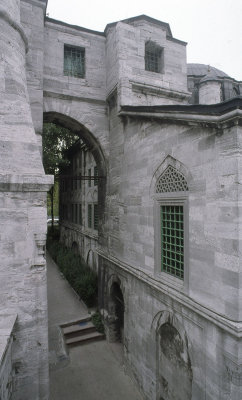 Istanbul Sokollu Mehmet Pasha Mosque 2002 377.jpg