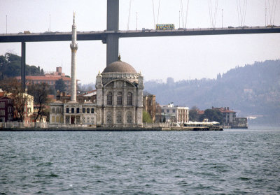 Istanbul Bosporus 96 003.jpg
