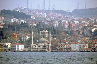 Istanbul Bosporus 96 049.jpg