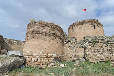 Iznik Wall at Yenisehir Gate october 2018 8232.jpg