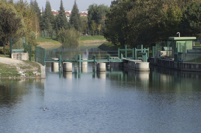 Eskisehir Along river october 2018 8356.jpg