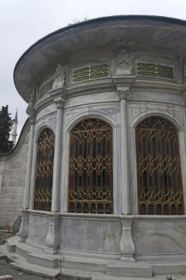 Istanbul Naksidil Valide Sultan Mausoleum october 2018 9290.jpg