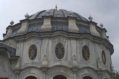 Istanbul Naksidil Valide Sultan Mausoleum october 2018 9293.jpg