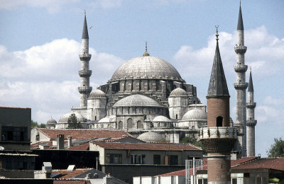 Istanbul Big Valide Han and roof 93 282.jpg