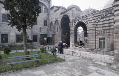 Istanbul Beyazit Mosque  93 038.jpg