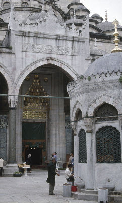 Istanbul New Mosque 203.jpg
