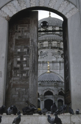 Istanbul New Mosque 204.jpg