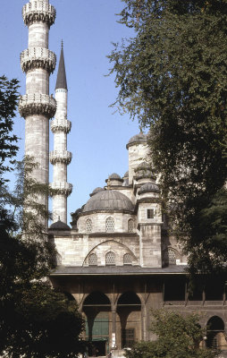 Istanbul New Mosque 207.jpg