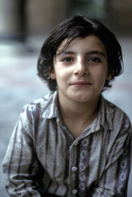 Istanbul Kids at Yavuz Selim Mosque 93 059.jpg