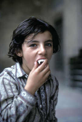 Istanbul Kids at Yavuz Selim Mosque 93 060.jpg