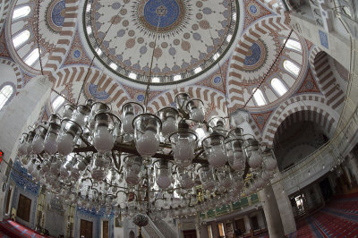 Istanbul Atik Valide Mosque dec 2018 9558.jpg
