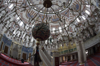 Istanbul Atik Valide Mosque dec 2018 9559.jpg