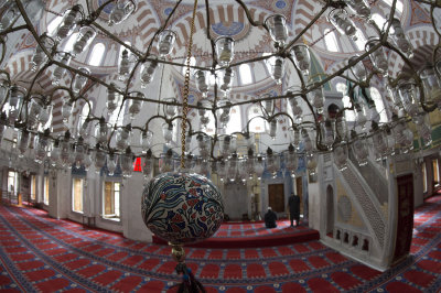Istanbul Atik Valide Mosque dec 2018 9560.jpg