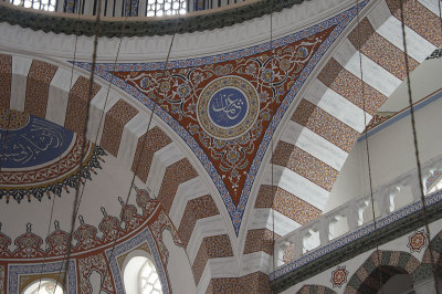 Istanbul Atik Valide Mosque dec 2018 9564.jpg