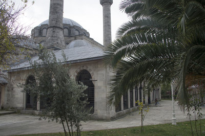 Istanbul Atik Valide Mosque dec 2018 9567.jpg