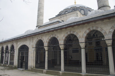Istanbul Atik Valide Mosque dec 2018 9569.jpg