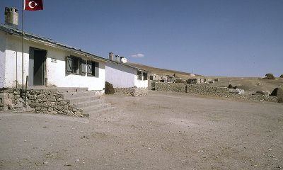 Doğubeyazit dusty village school 1b