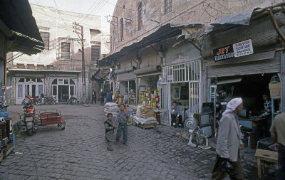 Urfa street scene 3.jpg