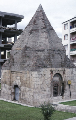 Nurettin İbni Sentimur Türbesi