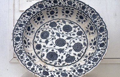 Plate in blue and white