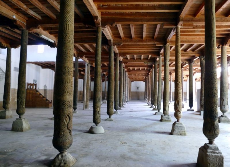 <a href=http://www.advantour.com/uzbekistan/khiva/jumamosque.htm>Dzhuma Mosque</a>
