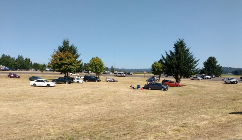 By the time the complete eclipse ended, not too many cars remain :)