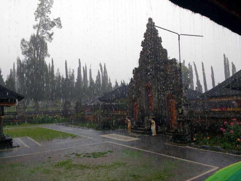 Even the statues seem to be taking cover :)