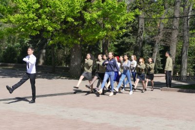 School children practicing for the upcoming Independence Day festivities