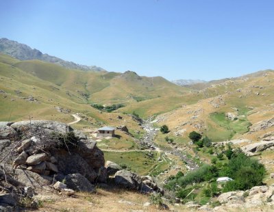 A hike in the foothills of the Gissar Mountains