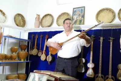 A reknowned Usbekistan musician demonstrating several of Uzbekistan's musical instruments
