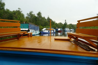 Several boats at the first feeding station