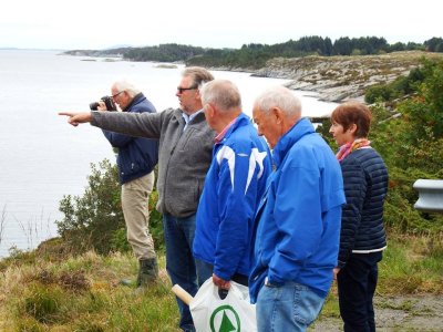 Audun Sture showing where the rowingboat was taken from and carried all the way to Instetjrna. 