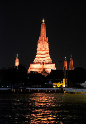 Wat Arun - Temple of Dawn in Bangkok 